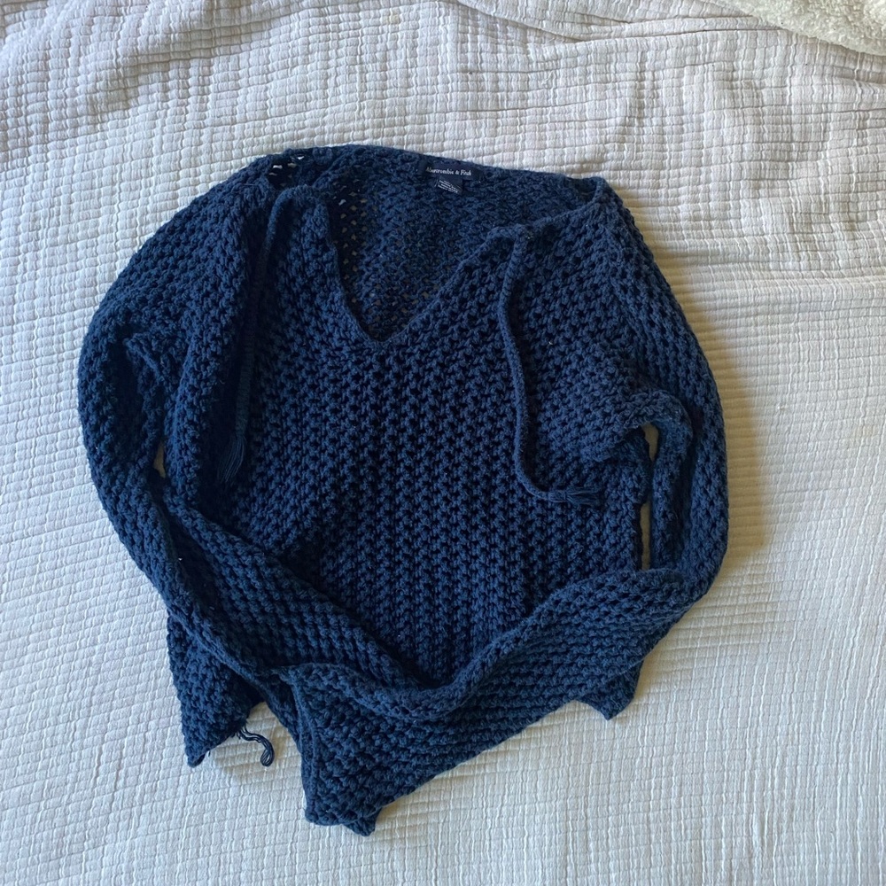 Abercrombie and Fitch cable knit cropped sweater